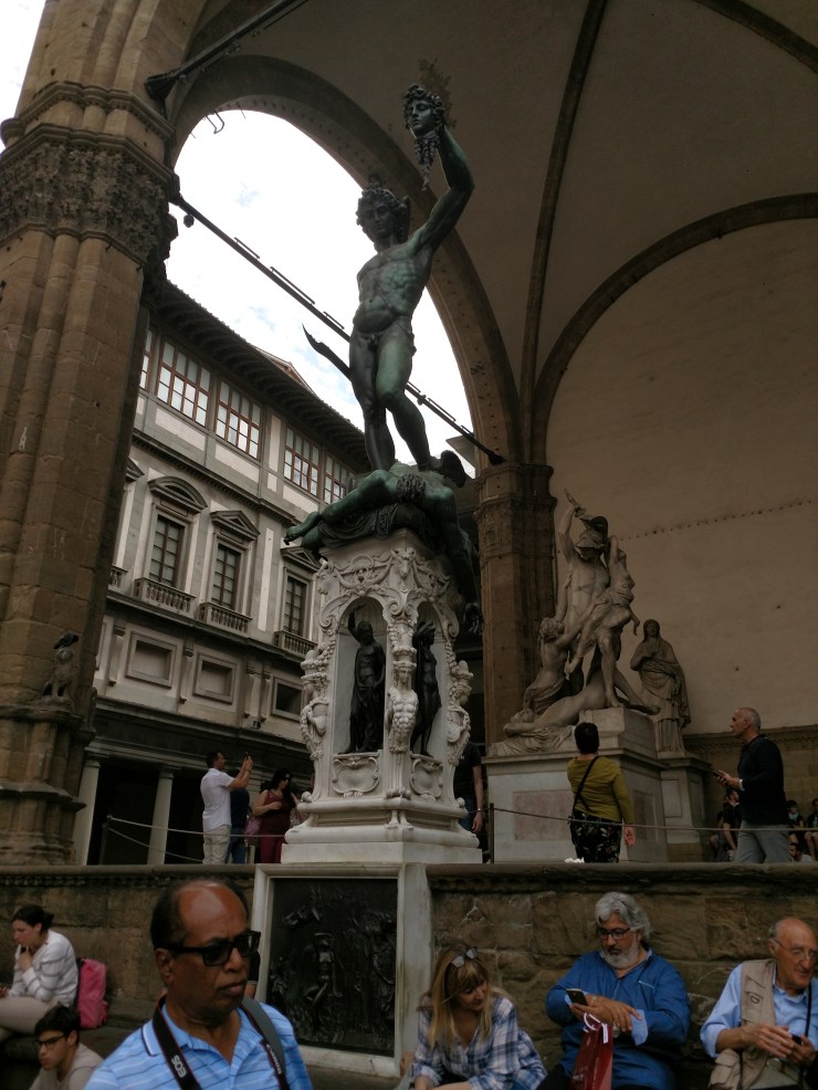 perseus kills medussa.jpg